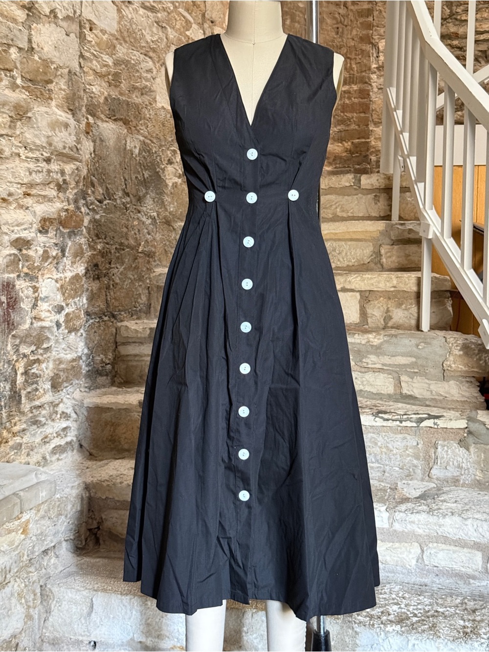 Nikki Chasin Black White Sleeveless Button Up Dress Pockets Size 4